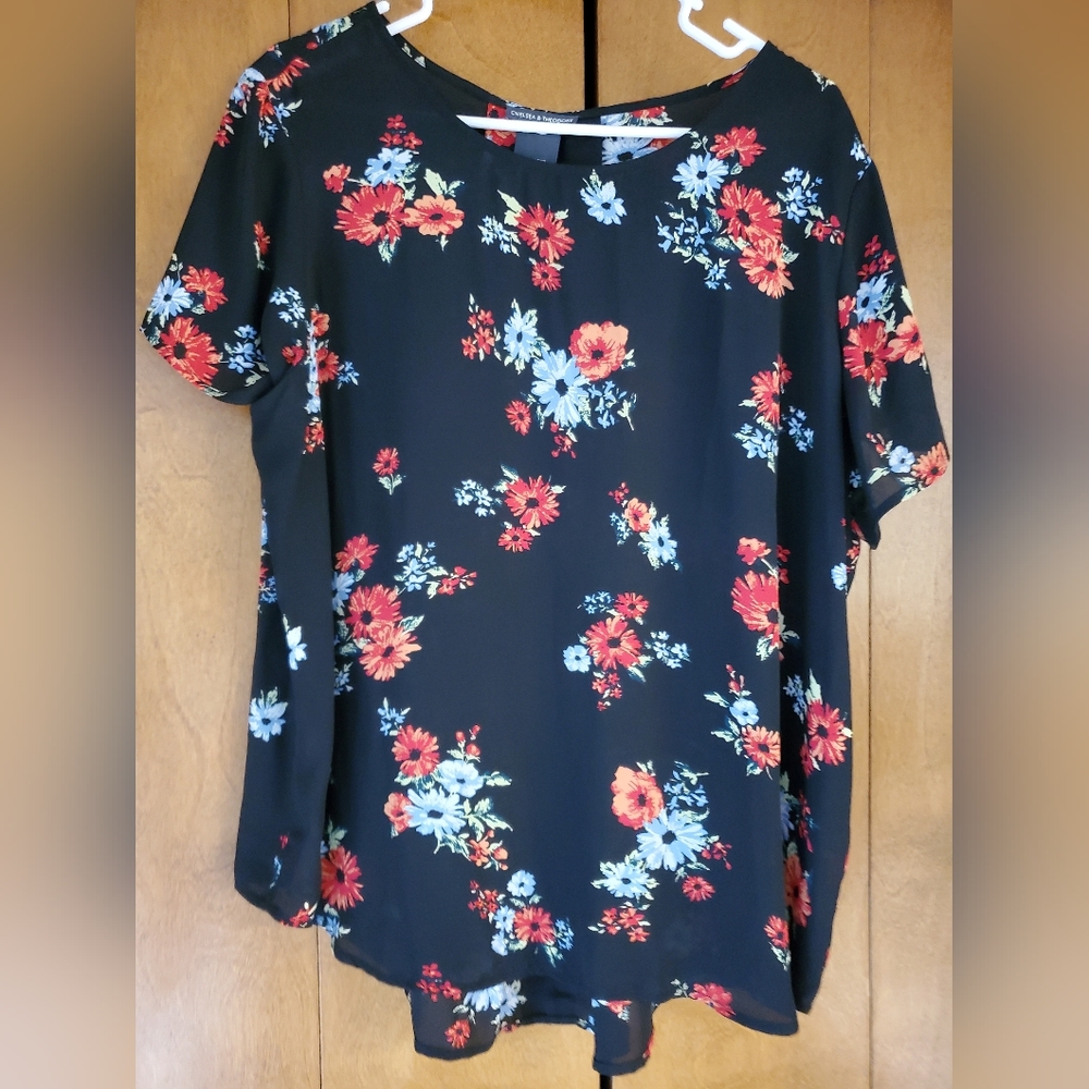 Women's Black Floral Lightweight Top Size 2XL